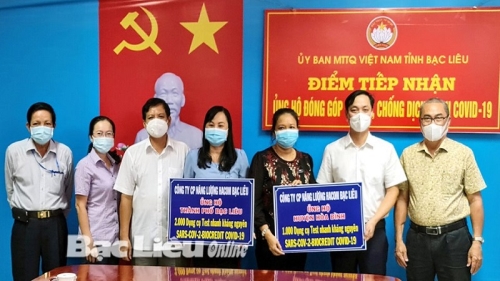 Ủy ban MTTQ Việt Nam tỉnh Bạc Liêu tiếp nhận 3.000 dụng cụ test nhanh Covid-19