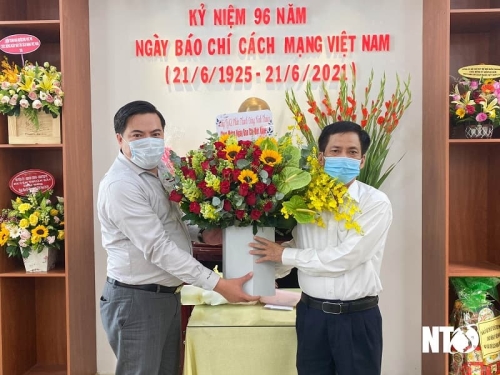 Lãnh đạo các sở, ban, ngành, địa phương thăm, chúc mừng Báo Ninh Thuận